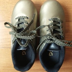 DSG soccer cleats Toddler size 8